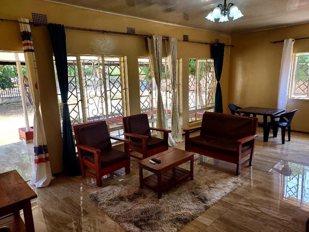 Buffalo Bob Lodge Livingstone Esterno foto
