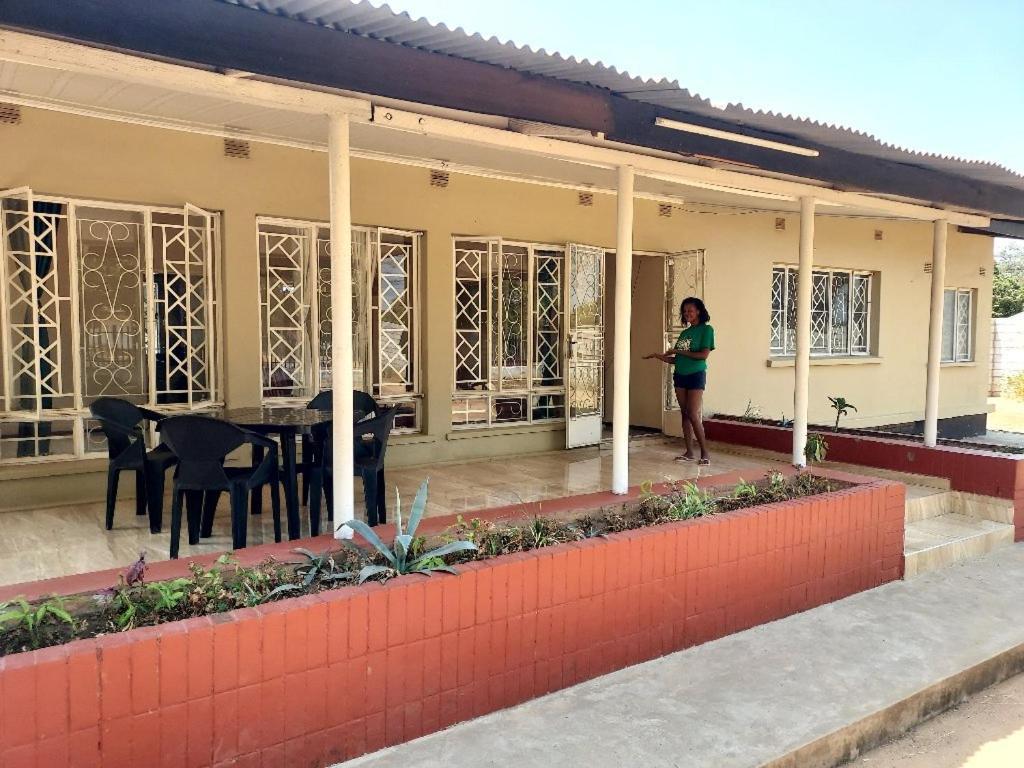 Buffalo Bob Lodge Livingstone Esterno foto